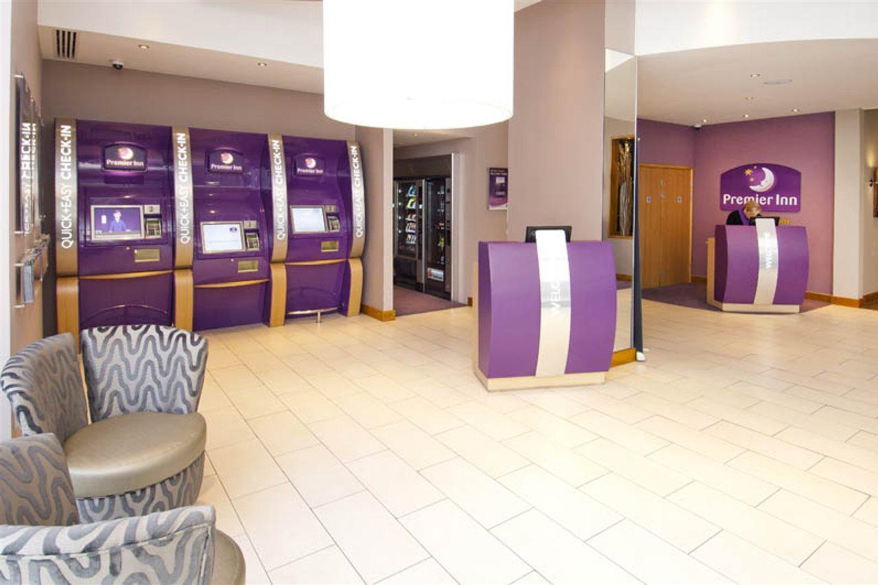 Premier Inn London City Exterior photo