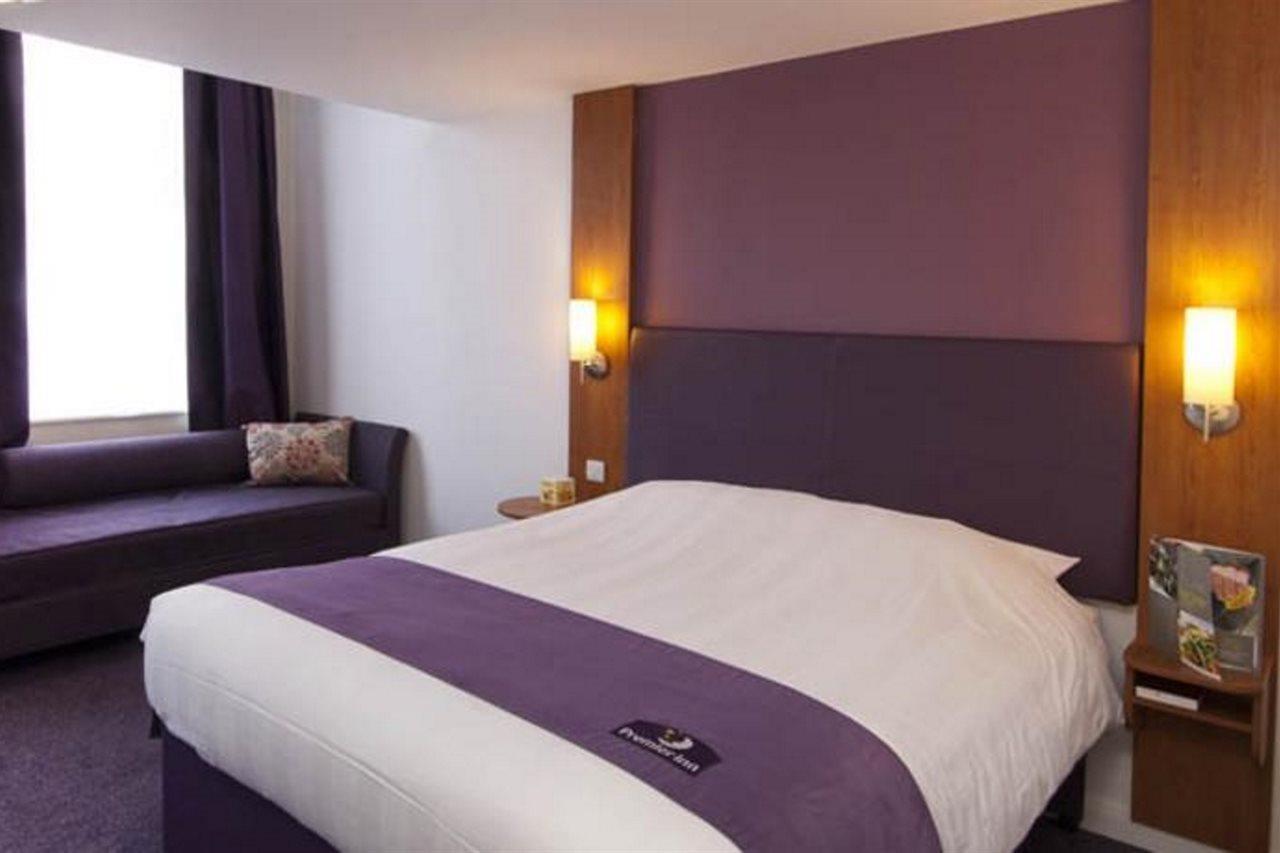Premier Inn London City Exterior photo